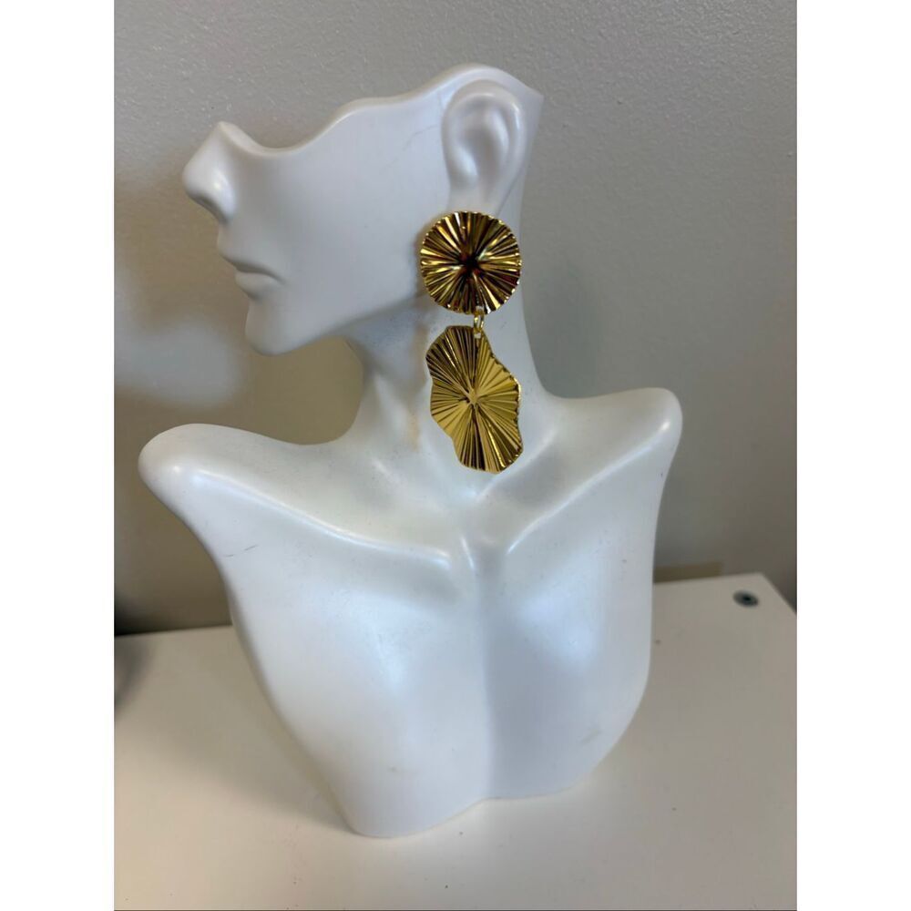 Gold Dangle Statememt Earrings